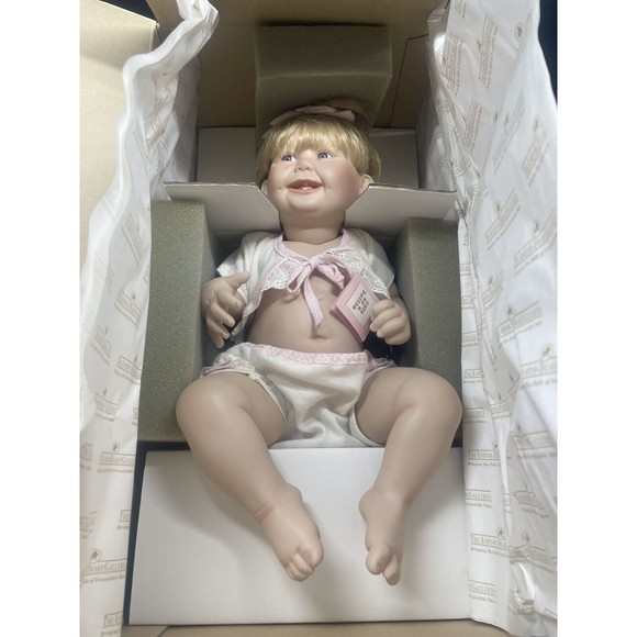 1993 Ashton Drake Galleries "Cute as a Button" Porcelain Doll Titus Tomescu - Picture 8 of 8